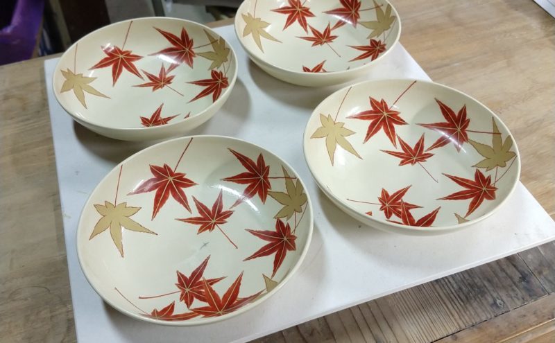 金彩紅葉紋平鉢