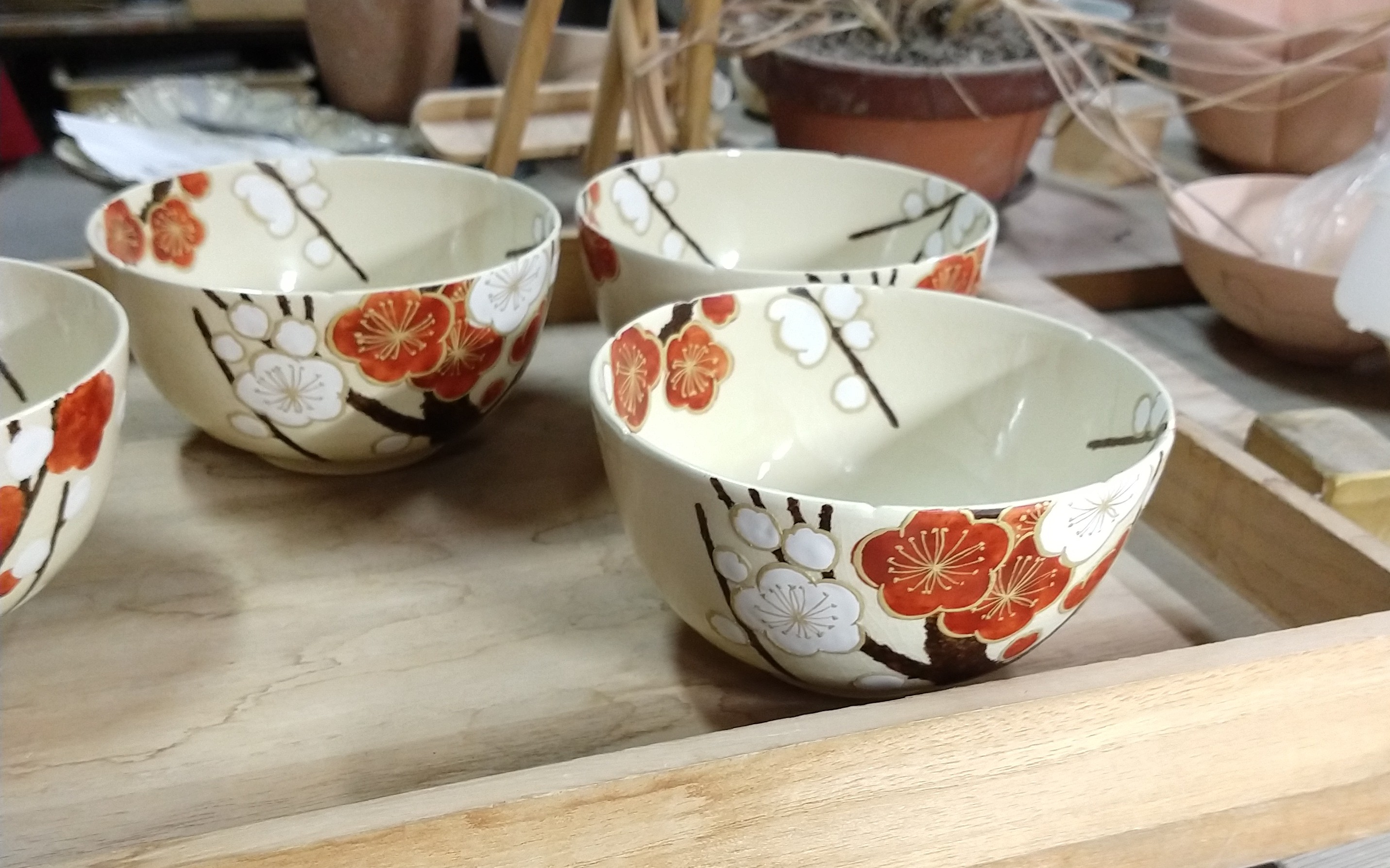 色絵紅白梅紋向付ー金付け