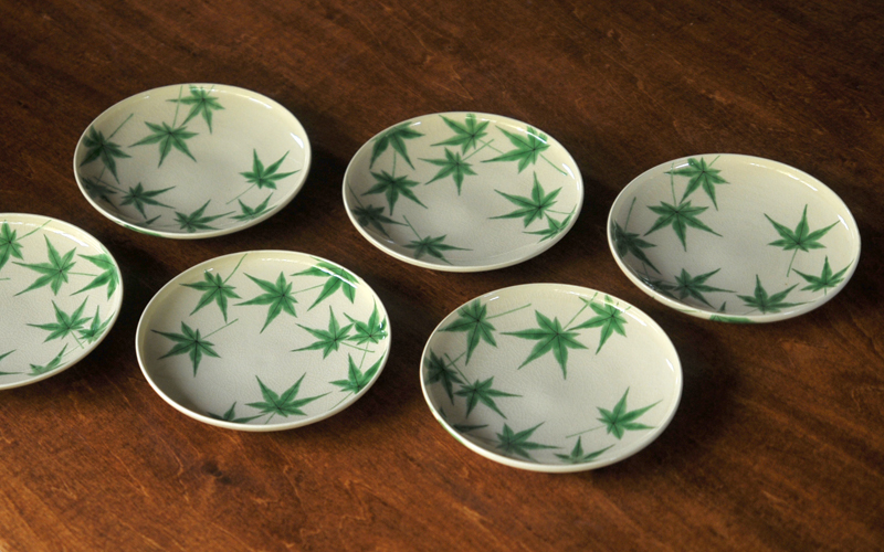 色絵青もみじ紋平向