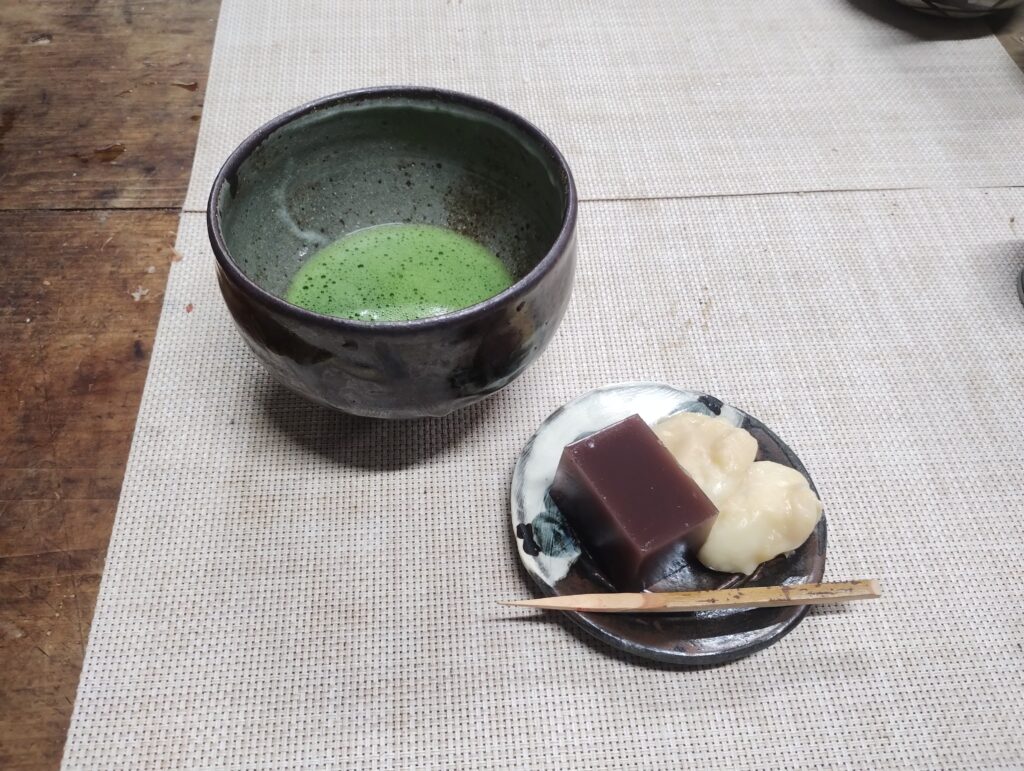 お抹茶に水羊羹とくるみ餅